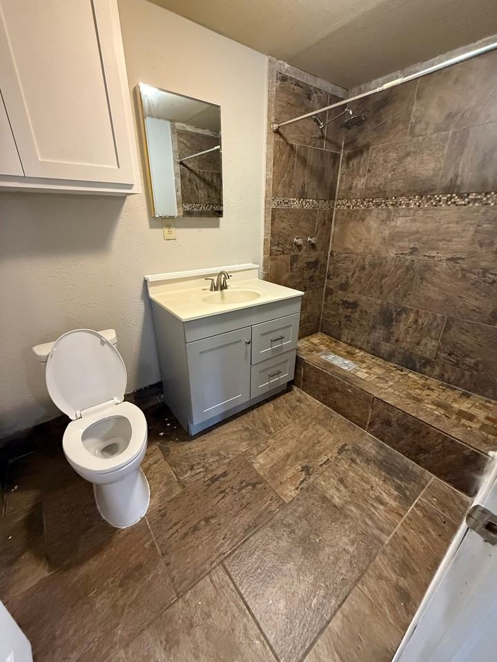 1645 E 54th St N - Photo 3 of 12
