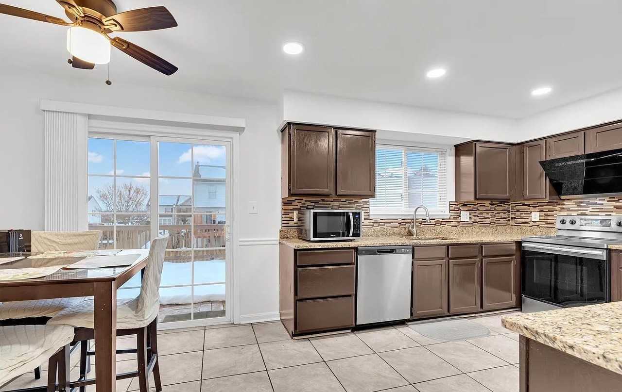 9242 Jessica Dr - Photo 5 of 11