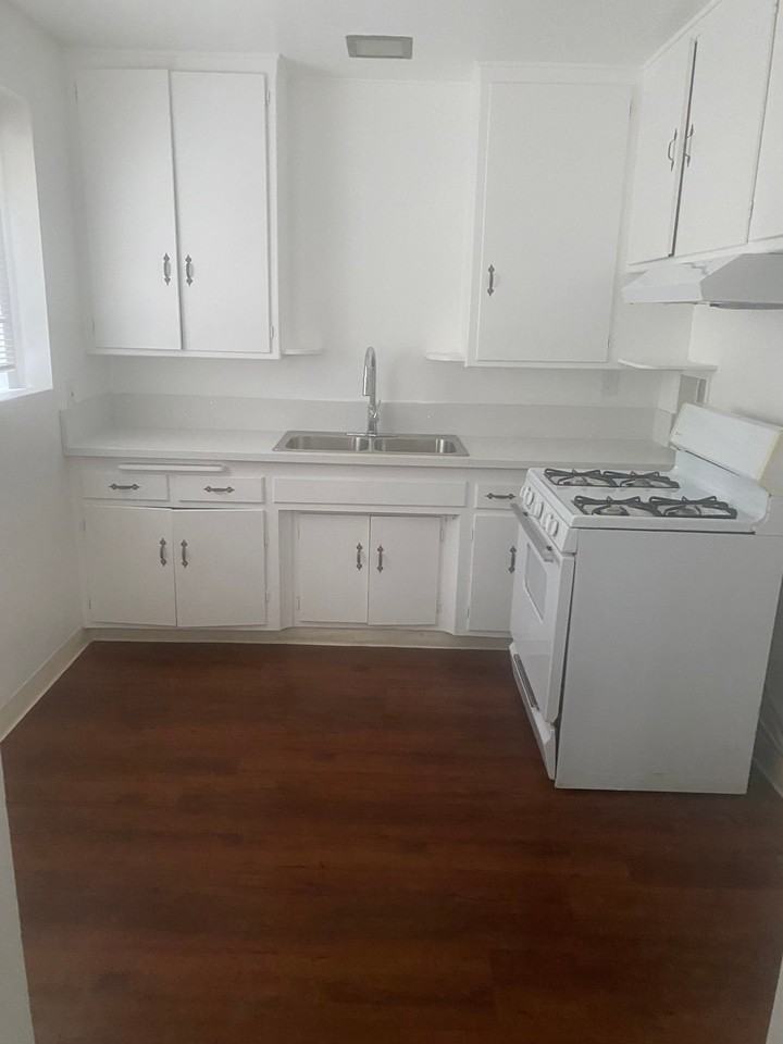 45 S Vinedo Ave #B - Photo 2 of 6