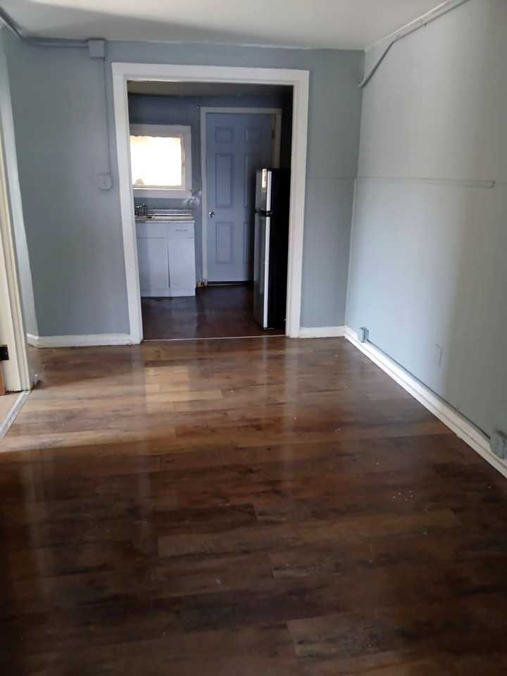 325 Apple St - Photo 2 of 4