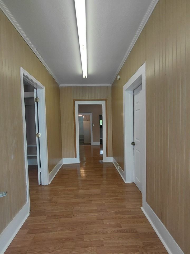 805 Hunter St - Photo 2 of 20
