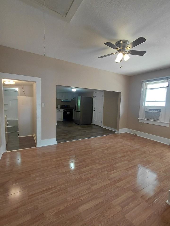 805 Hunter St - Photo 3 of 20