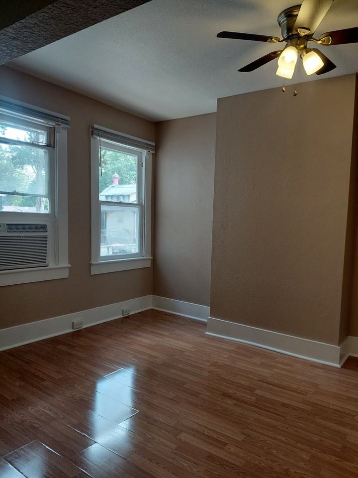 805 Hunter St - Photo 4 of 20