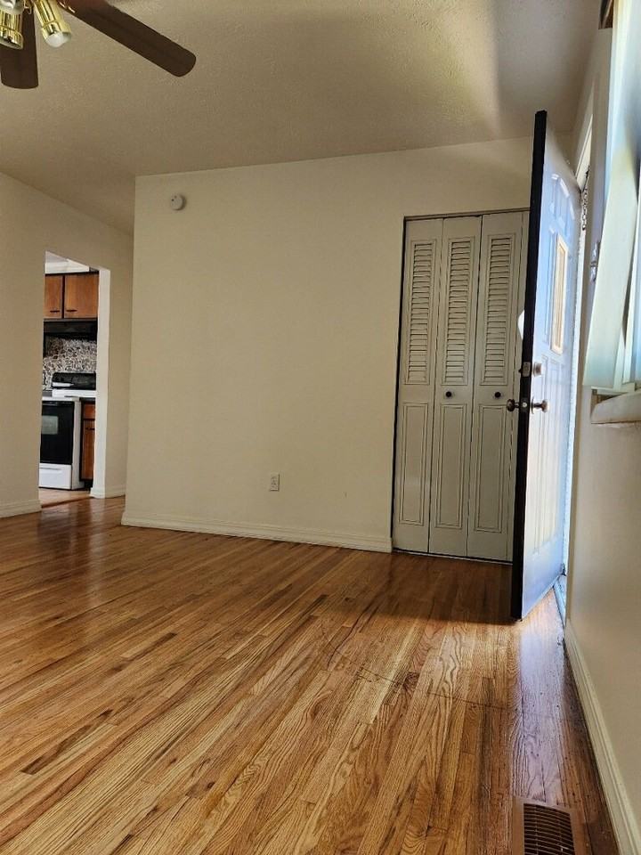 1029 St Martins Ave - Photo 7 of 12