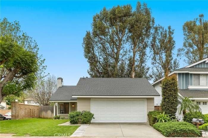 27232 Eastridge Dr - Photo 3 of 10