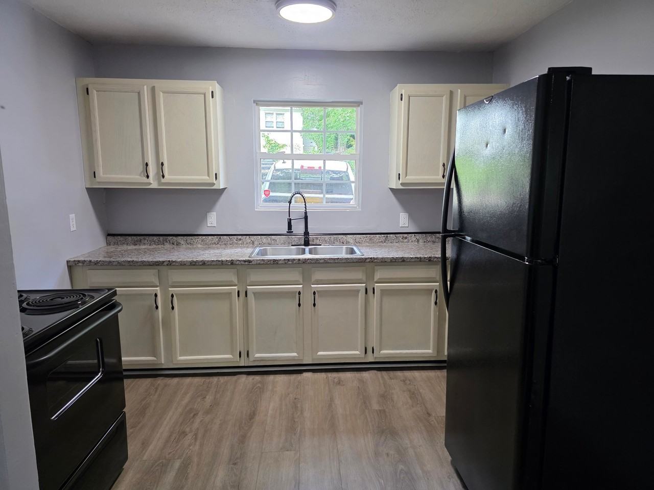 177 W Wadsworth Cir #177 - Photo 2 of 10