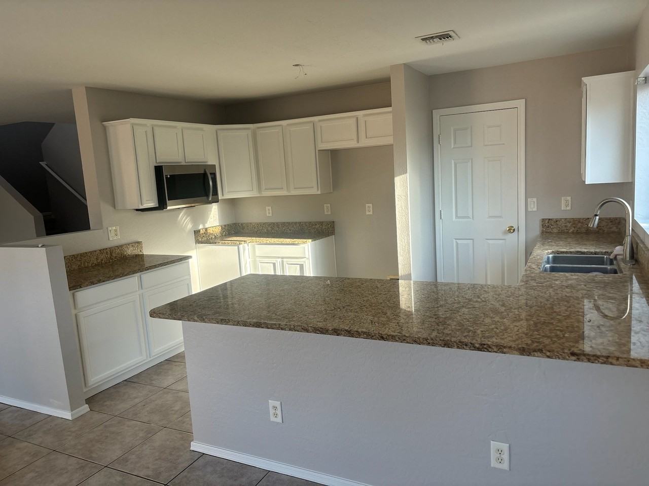 12368 W Devonshire Ave - Photo 2 of 6