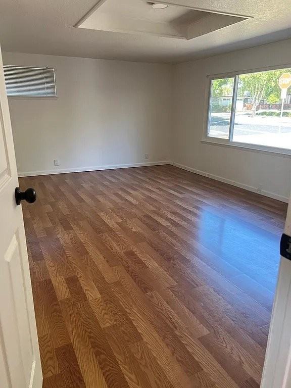 101 Myrtle St - Photo 4 of 8