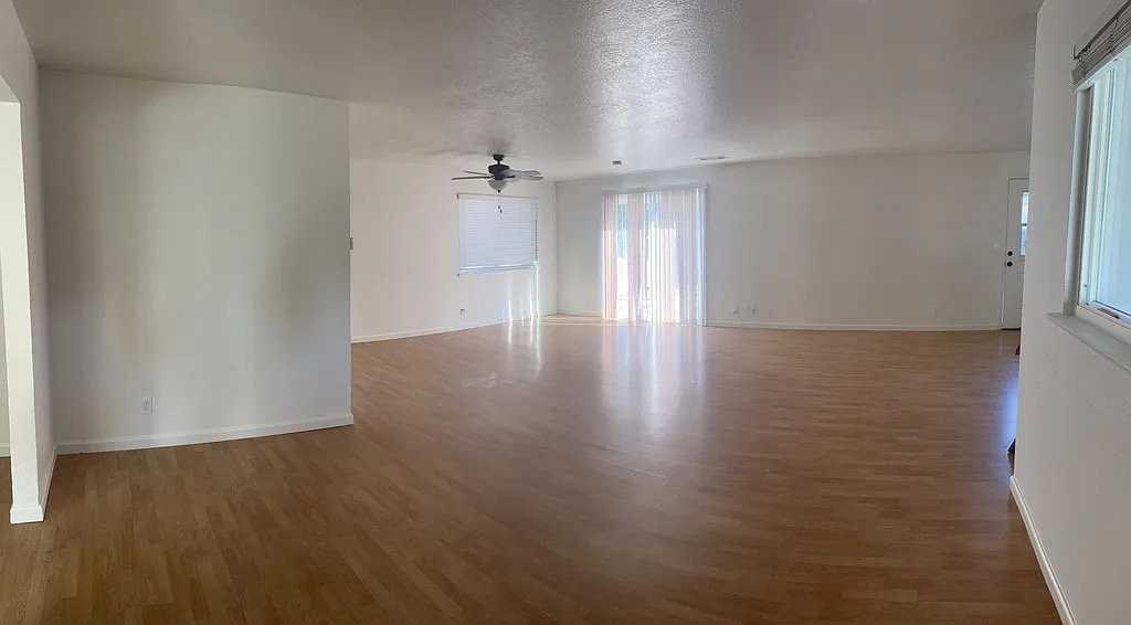 101 Myrtle St - Photo 5 of 8