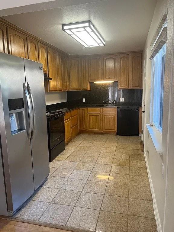 101 Myrtle St - Photo 6 of 8