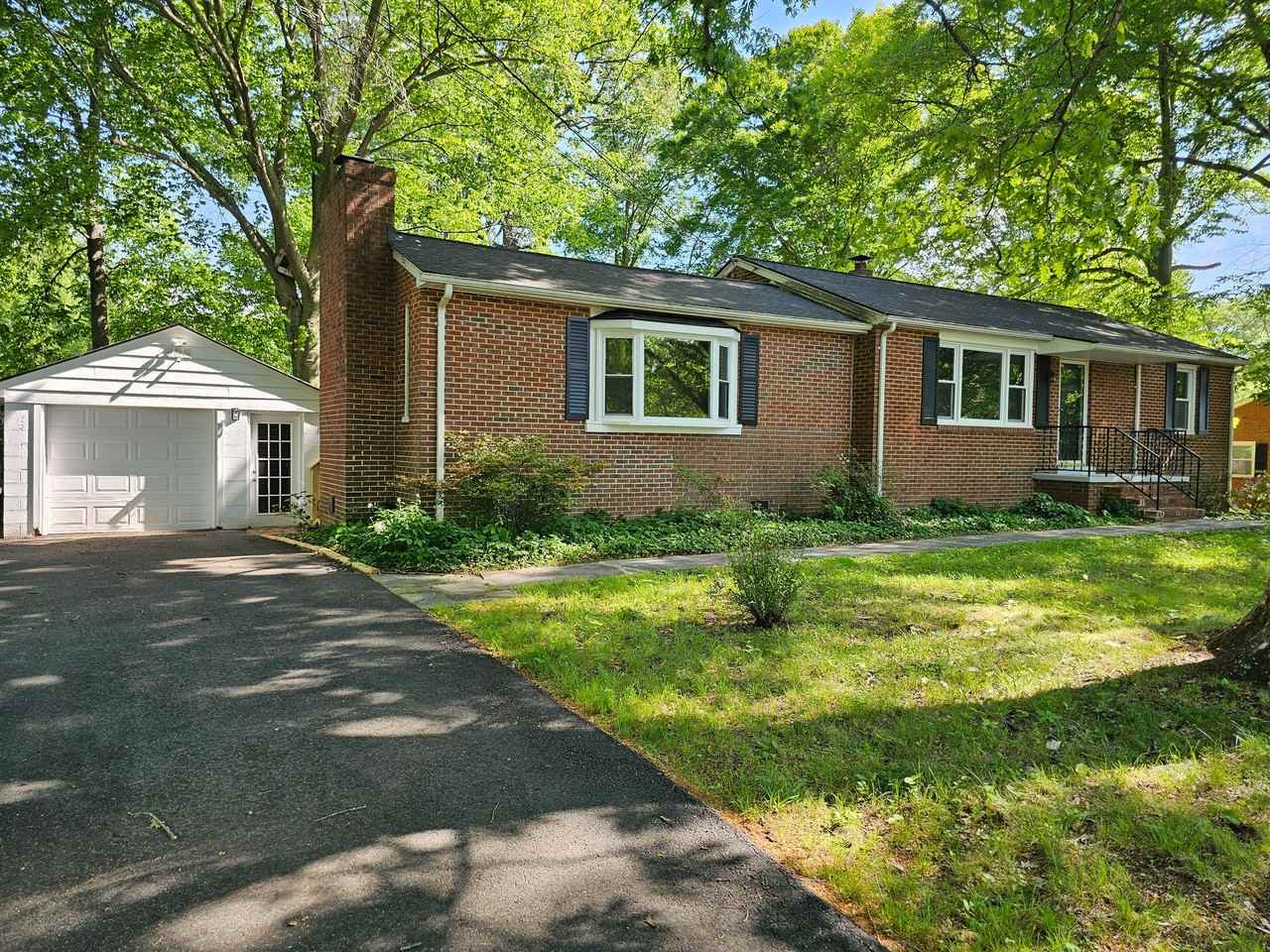 8405 Rugby Rd - Photo 2 of 19