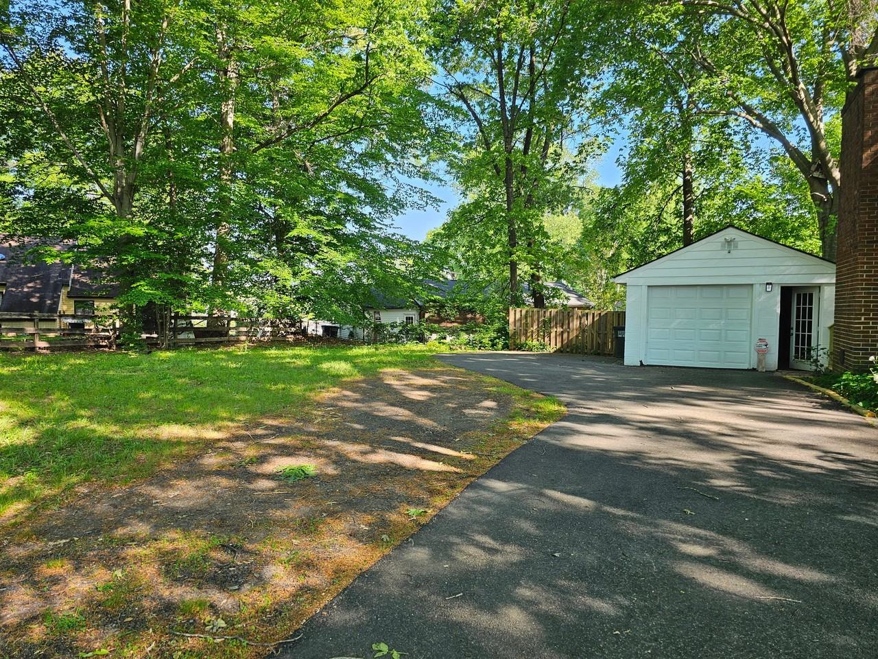 8405 Rugby Rd - Photo 3 of 19