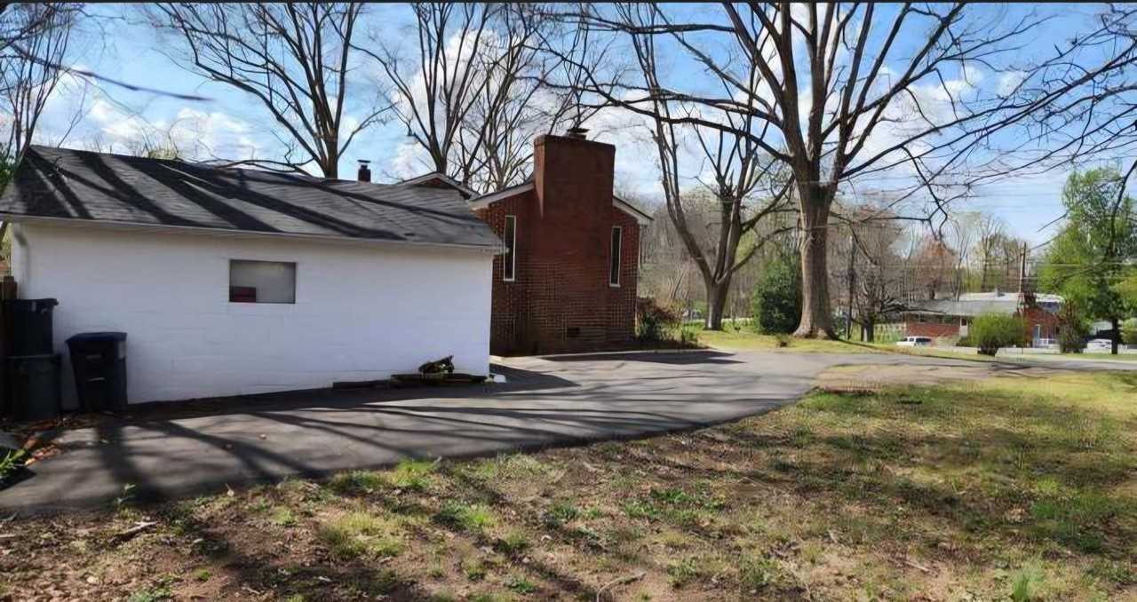 8405 Rugby Rd - Photo 4 of 19