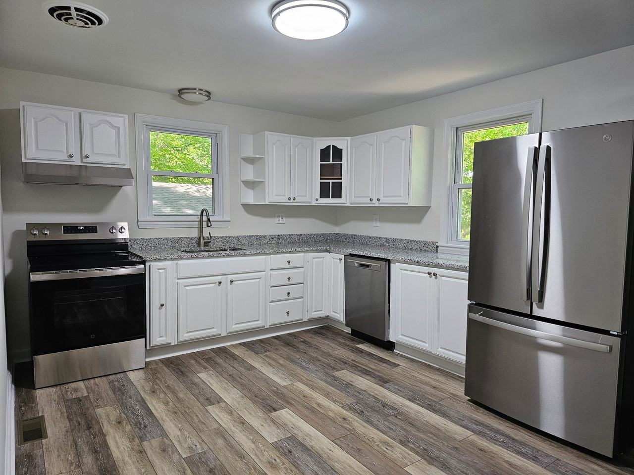 8405 Rugby Rd - Photo 7 of 19