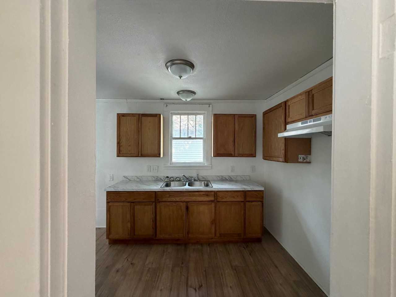 1116 Sw 18th St - Photo 2 of 9