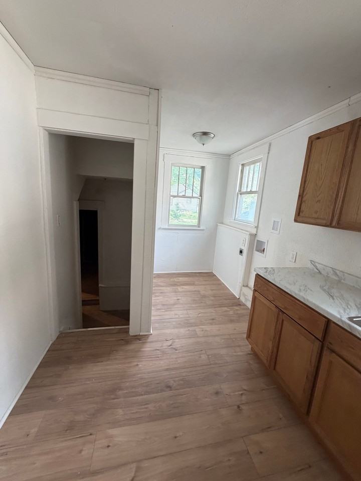 1116 Sw 18th St - Photo 3 of 9