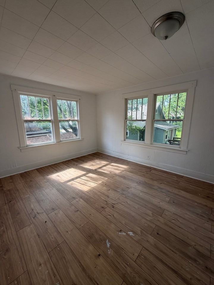 1116 Sw 18th St - Photo 5 of 9