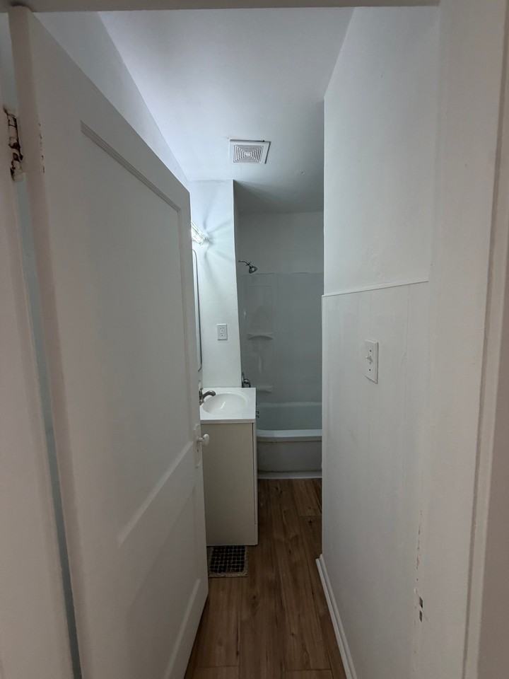 1116 Sw 18th St - Photo 6 of 9
