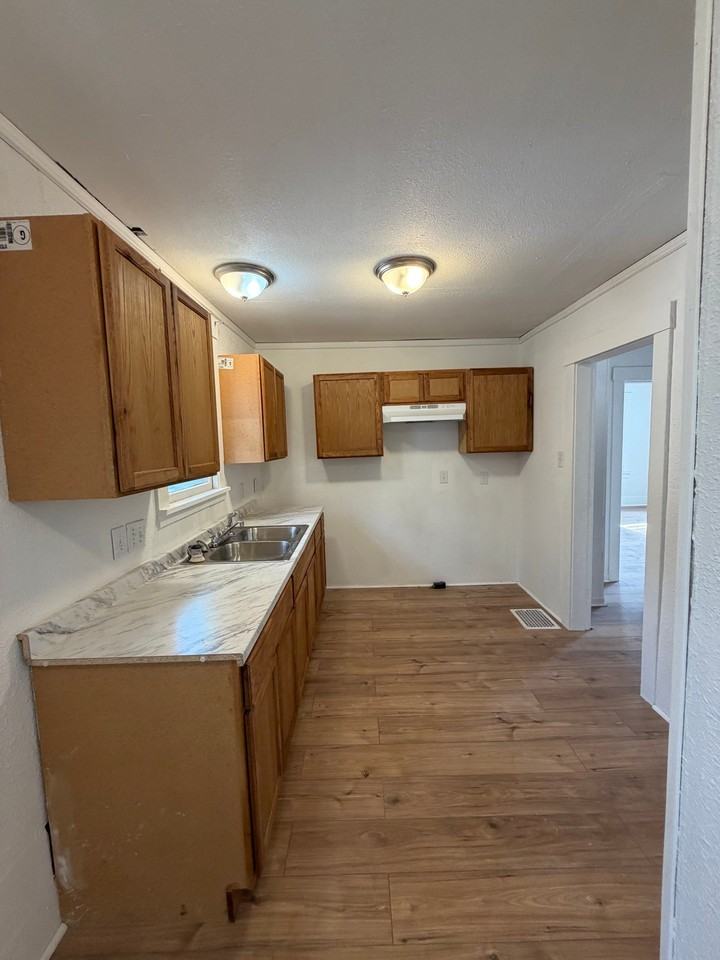 1116 Sw 18th St - Photo 7 of 9