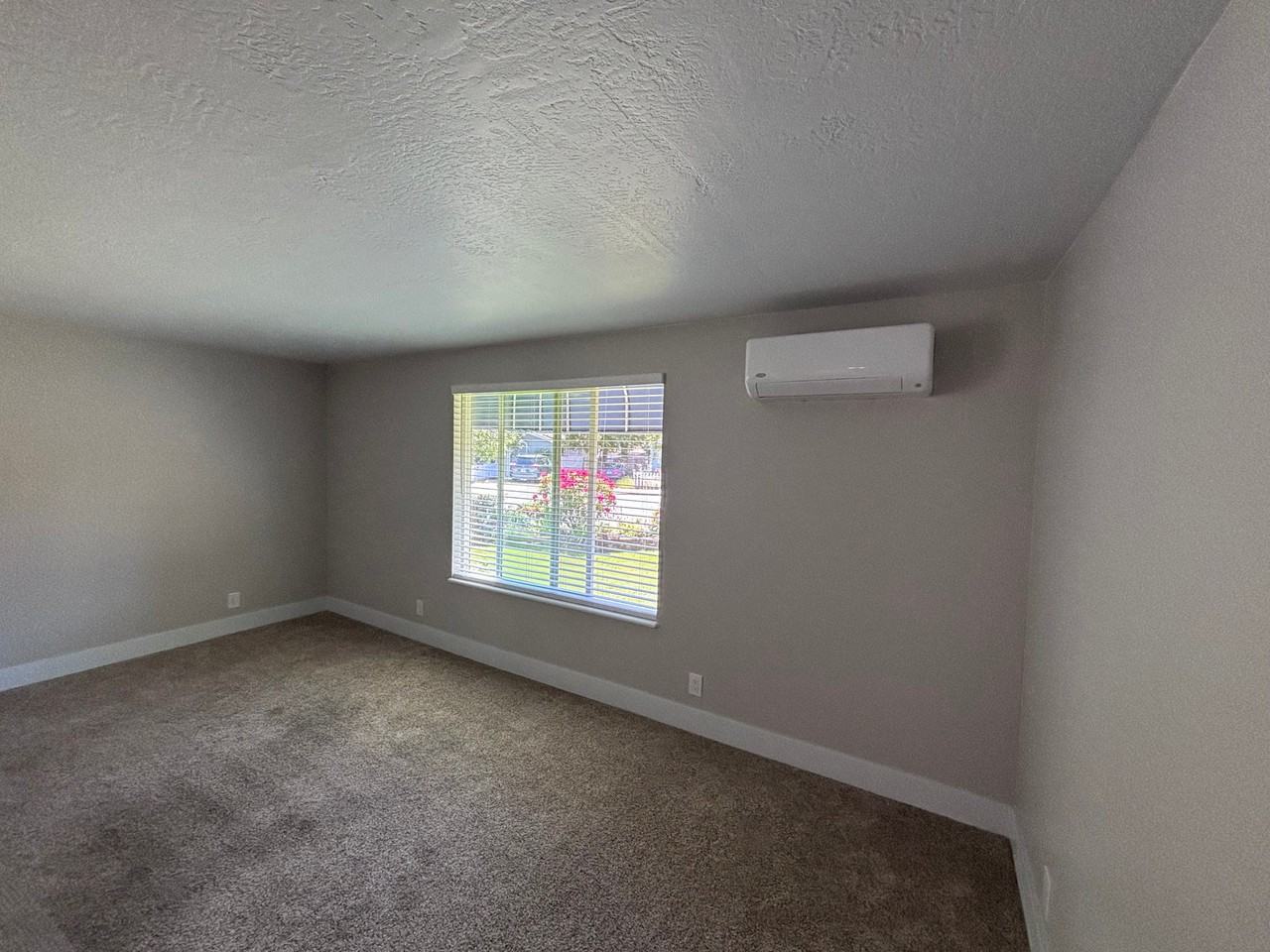 205 Sw Booth St #A - Photo 7 of 16