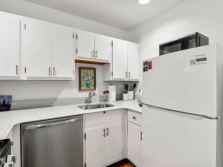 21 Hancock St #4 - Photo 7 of 17