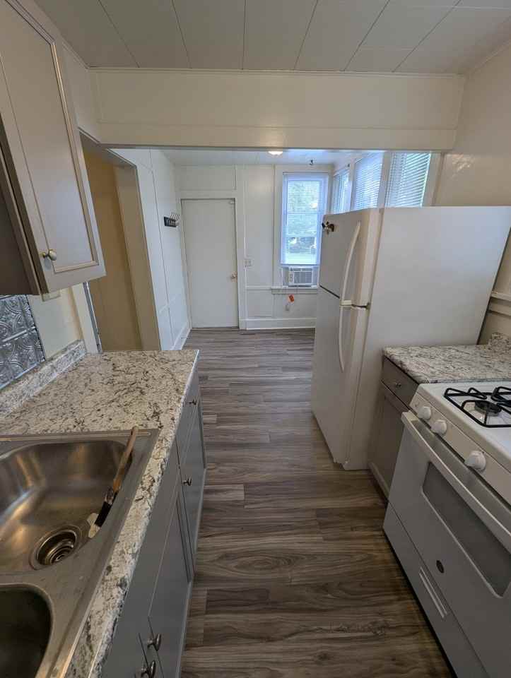 332 Franklin St - Photo 5 of 14