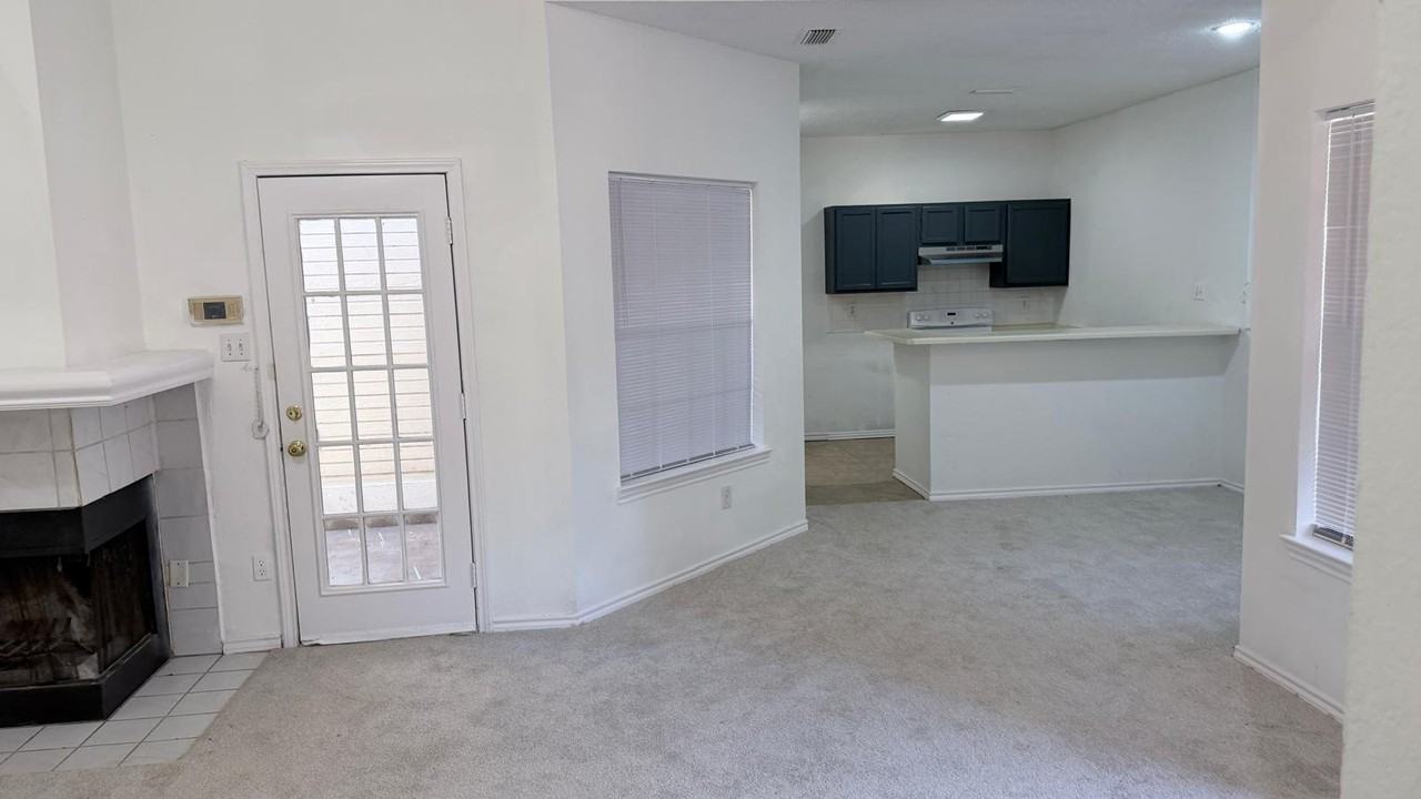 4037 Hearthstone Dr - Photo 2 of 17