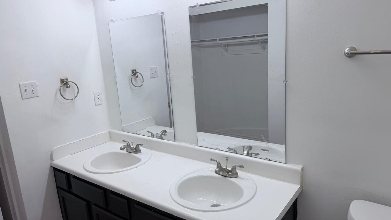 4037 Hearthstone Dr - Photo 4 of 17