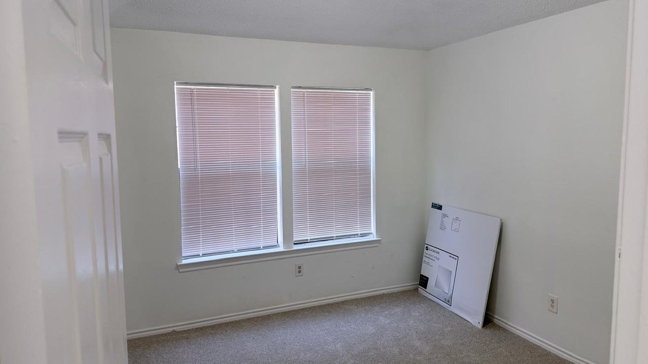 4037 Hearthstone Dr - Photo 6 of 17