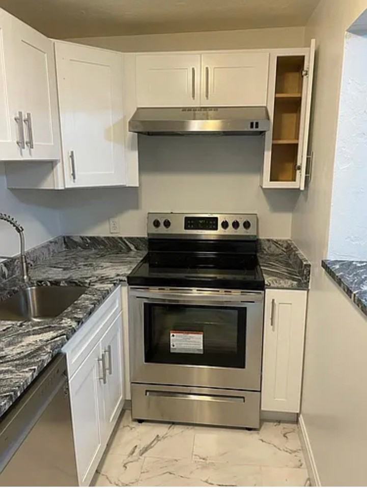 16 Erick Rd #27 - Photo 4 of 19