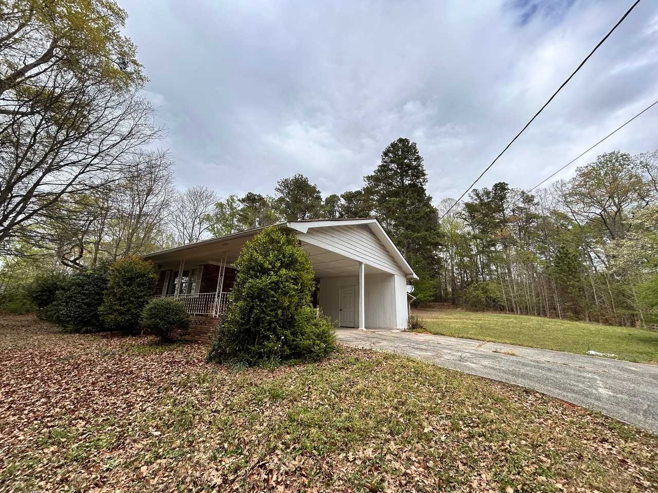 5007 Spring Hill Dr - Photo 2 of 11