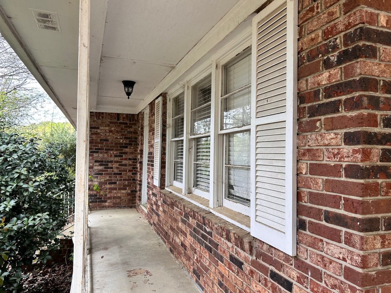 5007 Spring Hill Dr - Photo 3 of 11
