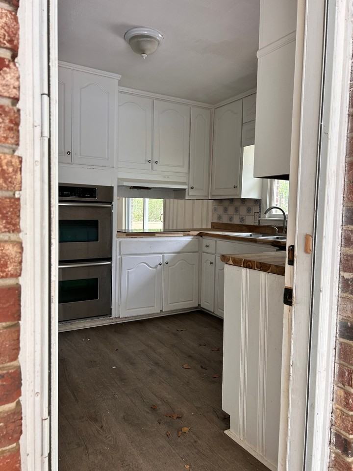 5007 Spring Hill Dr - Photo 4 of 11
