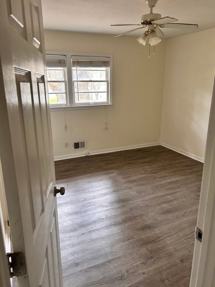 5007 Spring Hill Dr - Photo 7 of 11