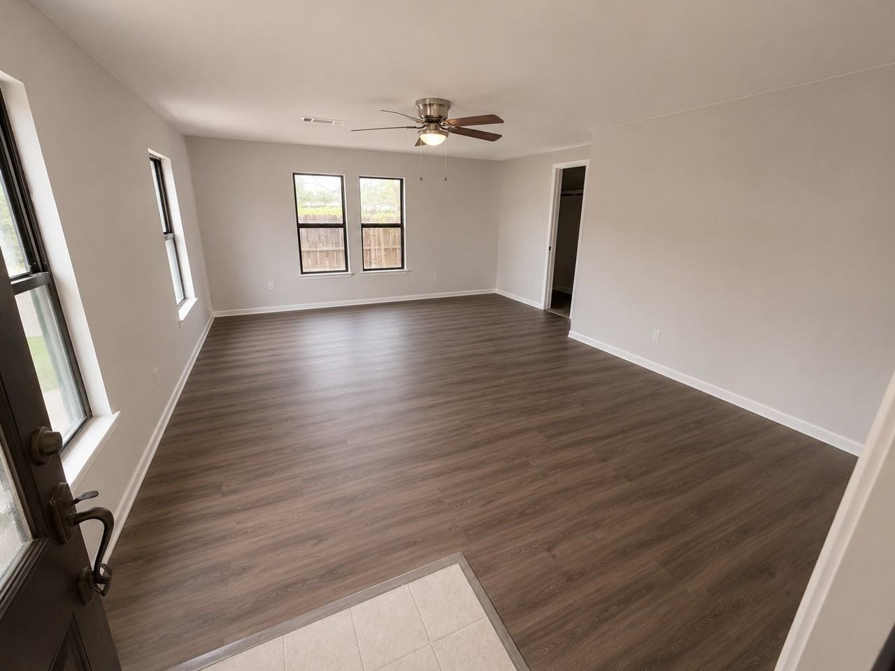 2303 N Cleveland St - Photo 4 of 7
