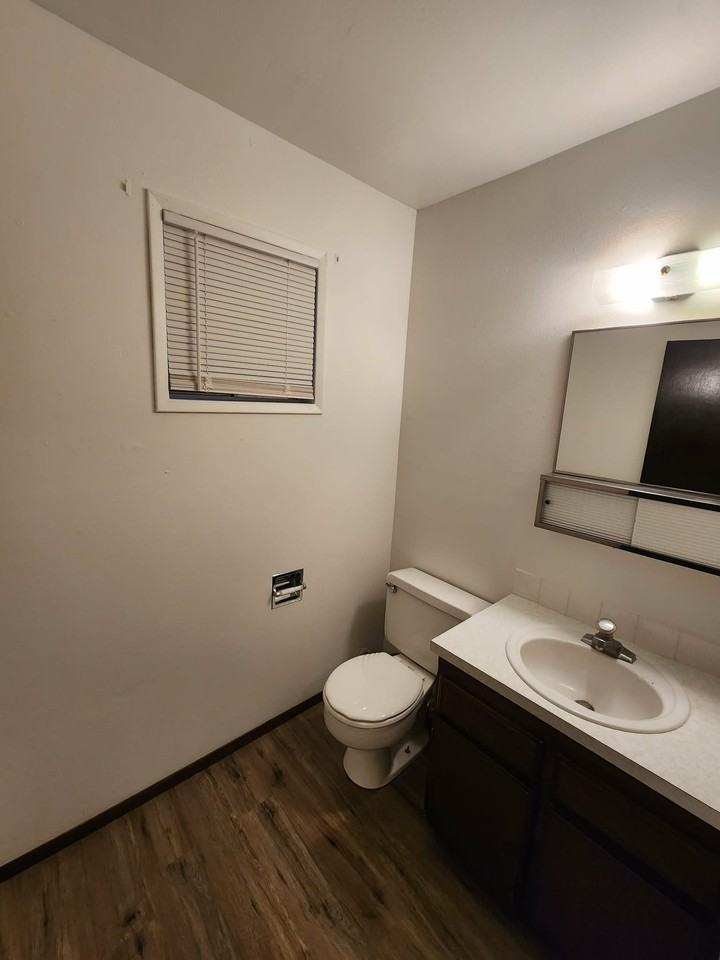 1206 E 3rd St #3 - Photo 5 of 10