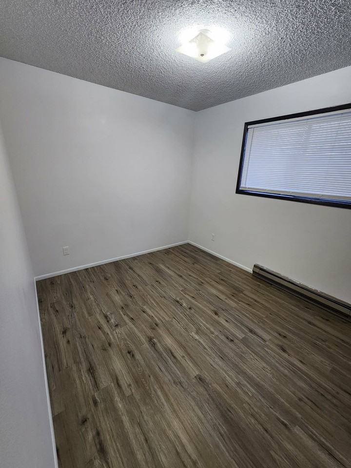 1206 E 3rd St #3 - Photo 7 of 10