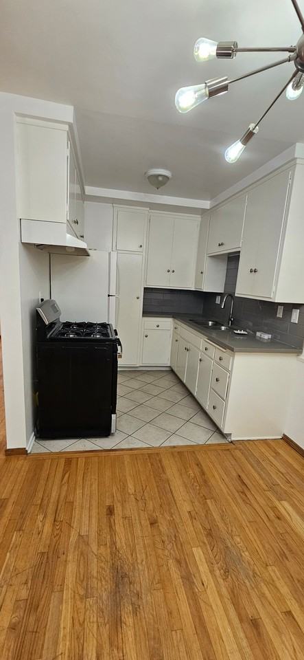 1501 Pearl St - Photo 4 of 15