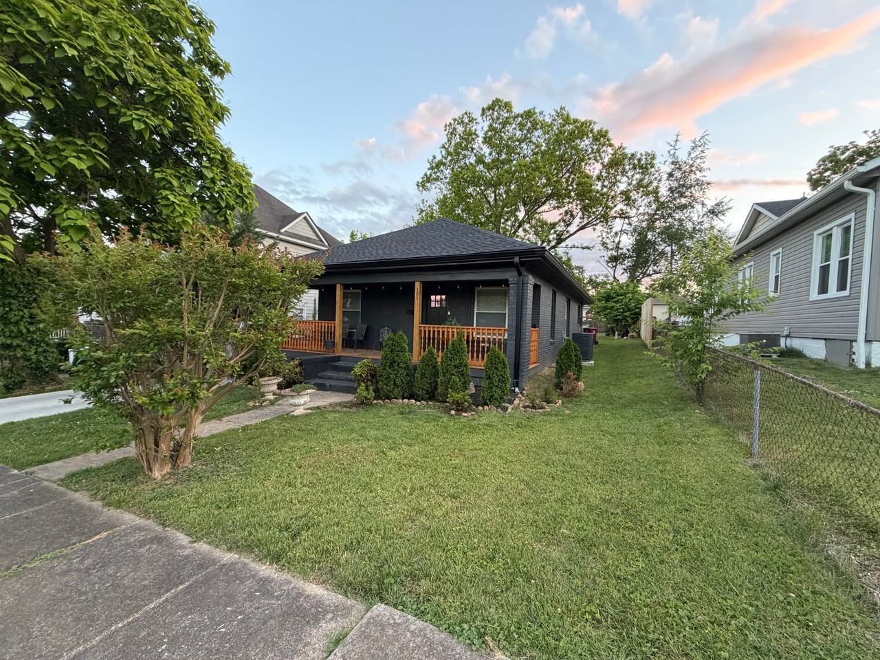 307 Delaware St - Photo 2 of 18