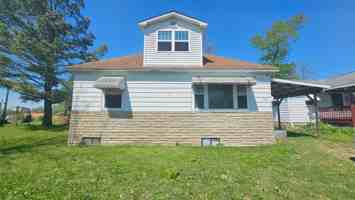 featured image of 102 E 4th St