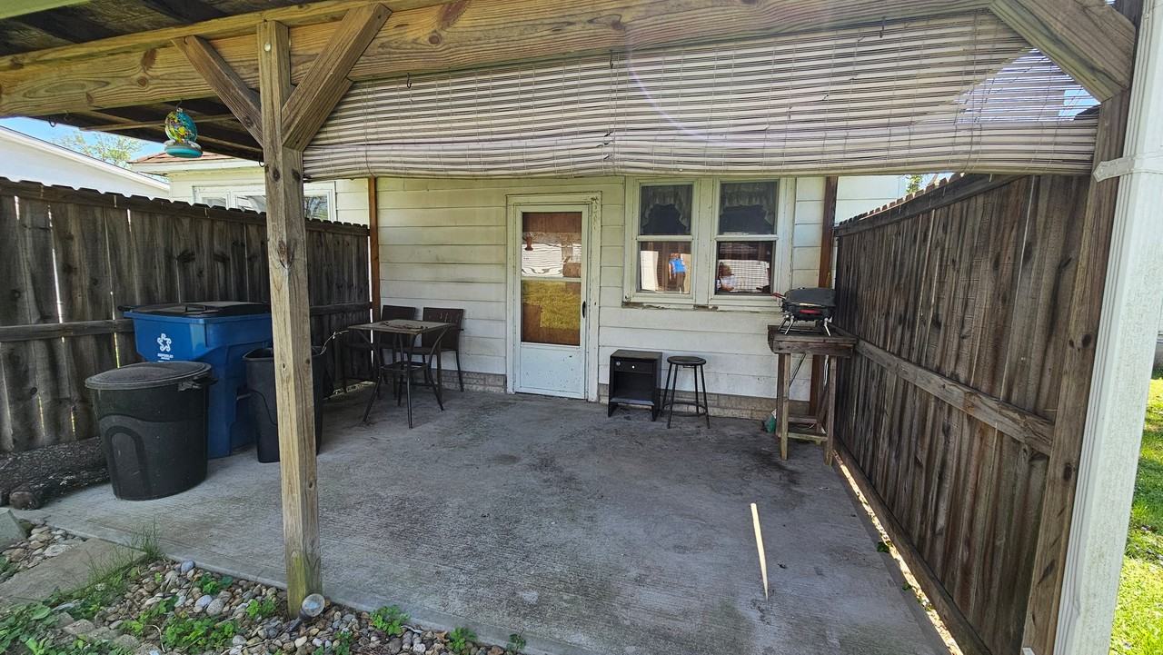 102 E 4th St - Photo 6 of 20