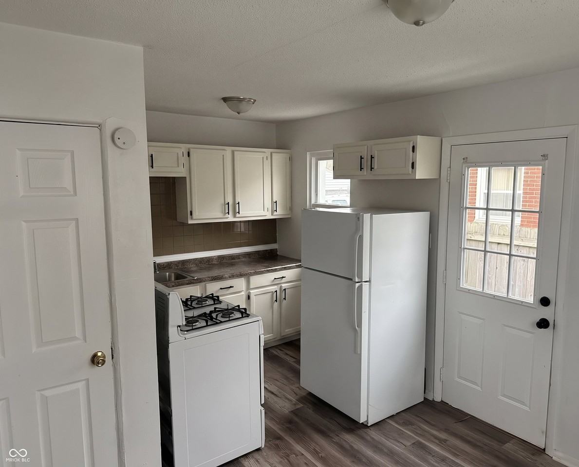 405 S Sheridan Ave - Photo 2 of 9
