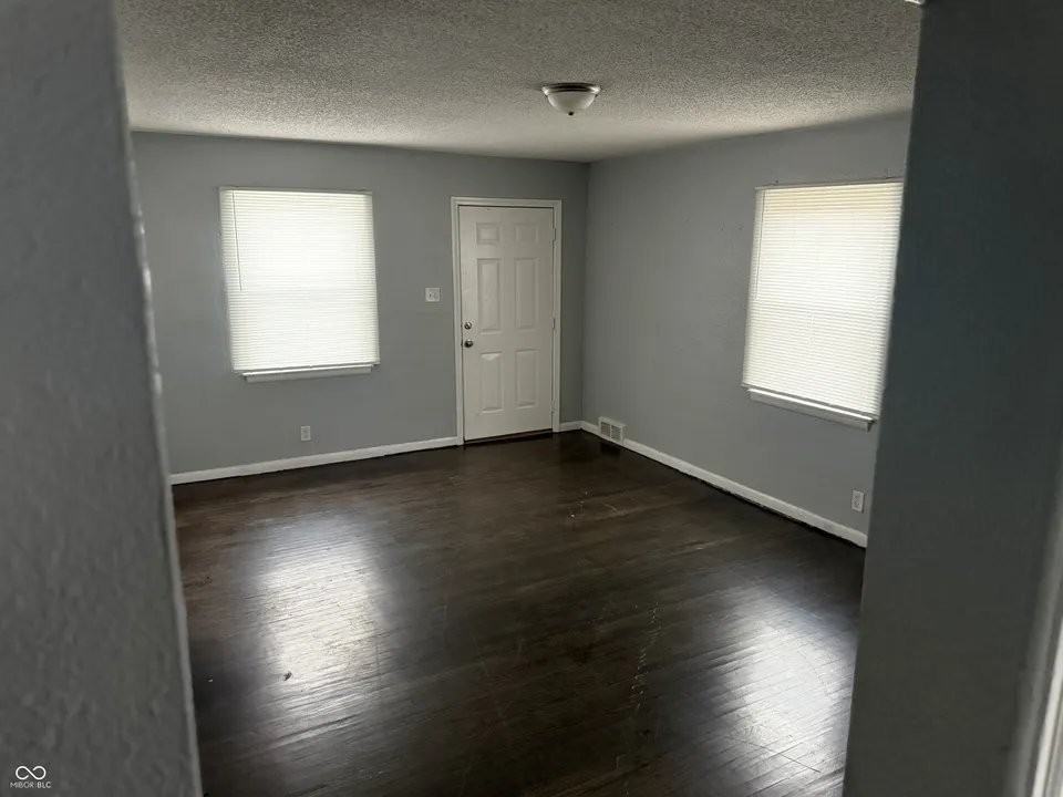 405 S Sheridan Ave - Photo 4 of 9