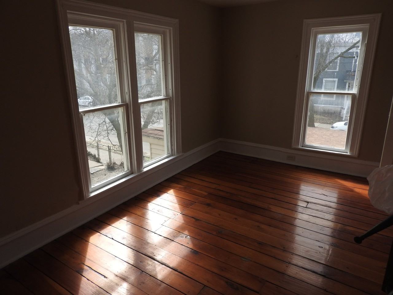 827 Fulton St W #2 - Photo 2 of 8