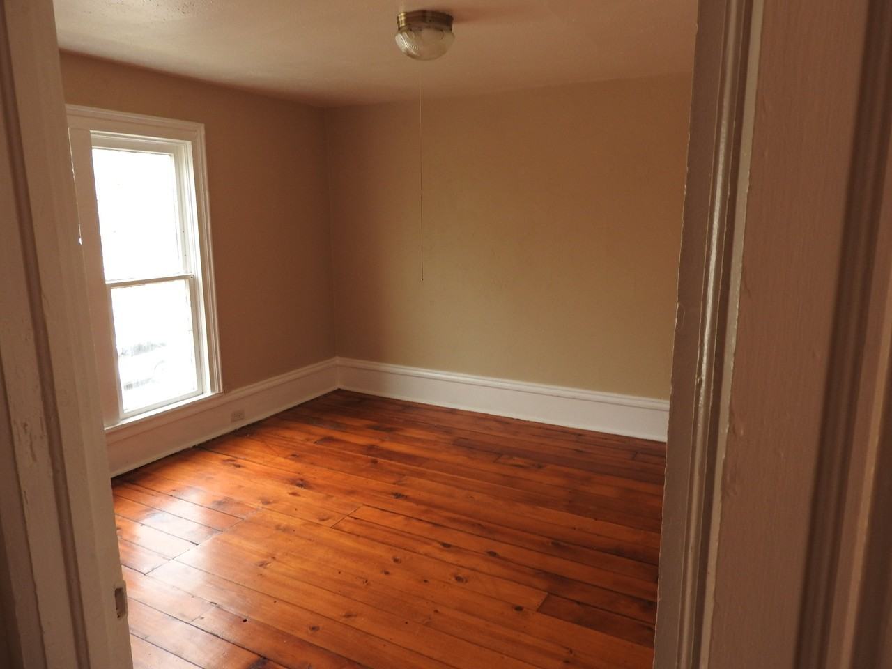 827 Fulton St W #2 - Photo 4 of 8