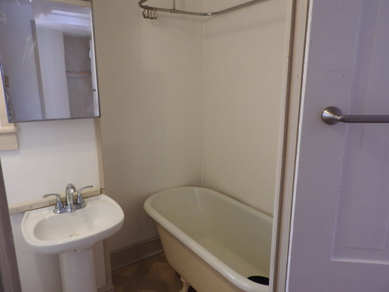 827 Fulton St W #2 - Photo 5 of 8