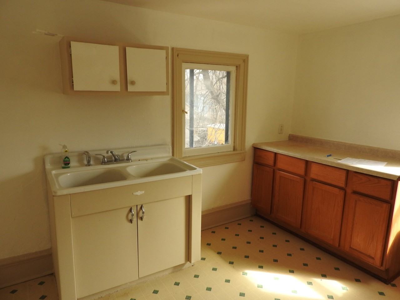827 Fulton St W #2 - Photo 7 of 8