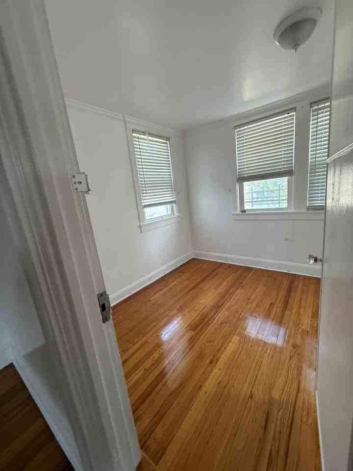 290 Roberts Ave #2 - Photo 4 of 14