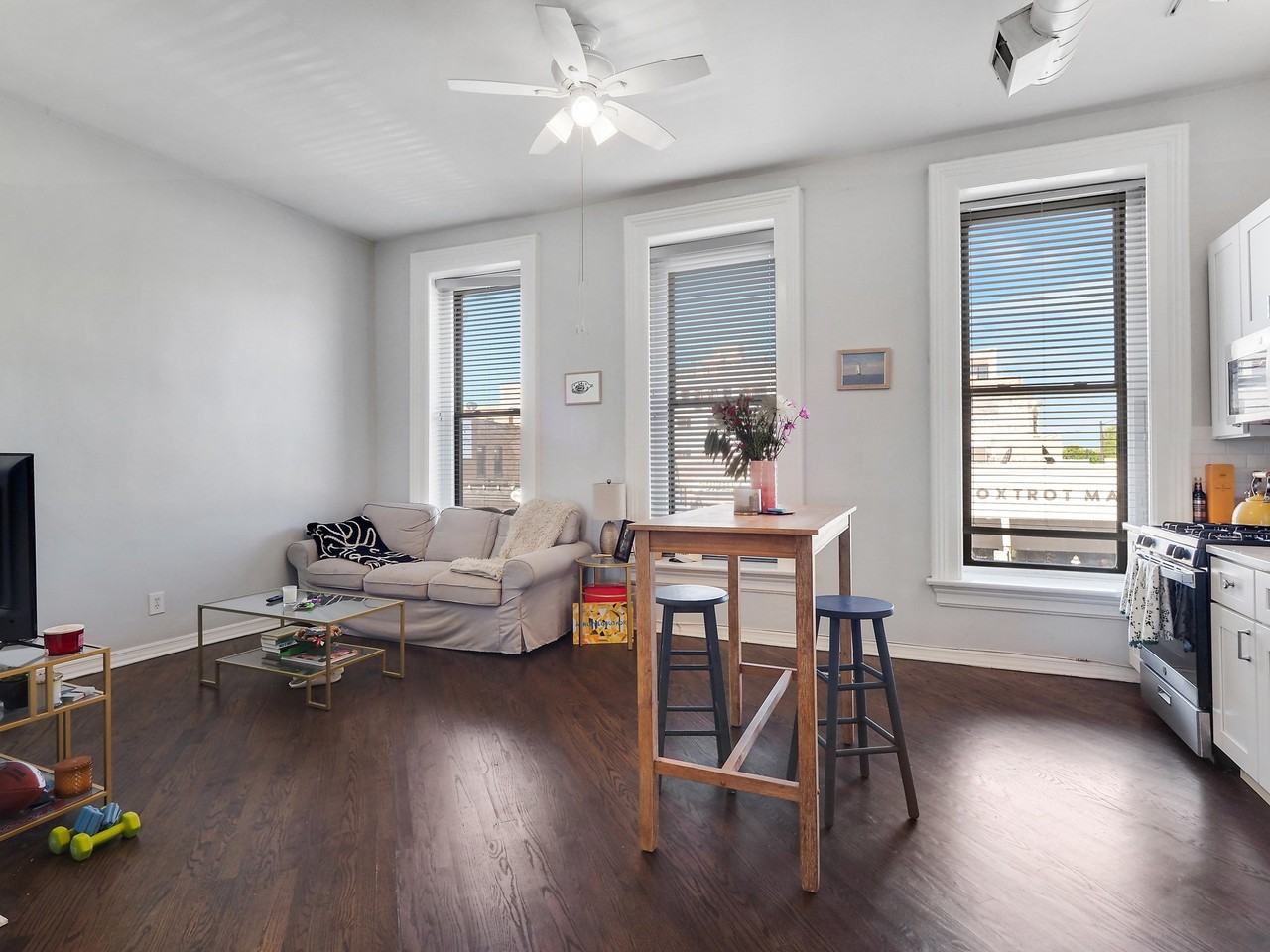 1561 N Wells St #2F - Photo 2 of 12