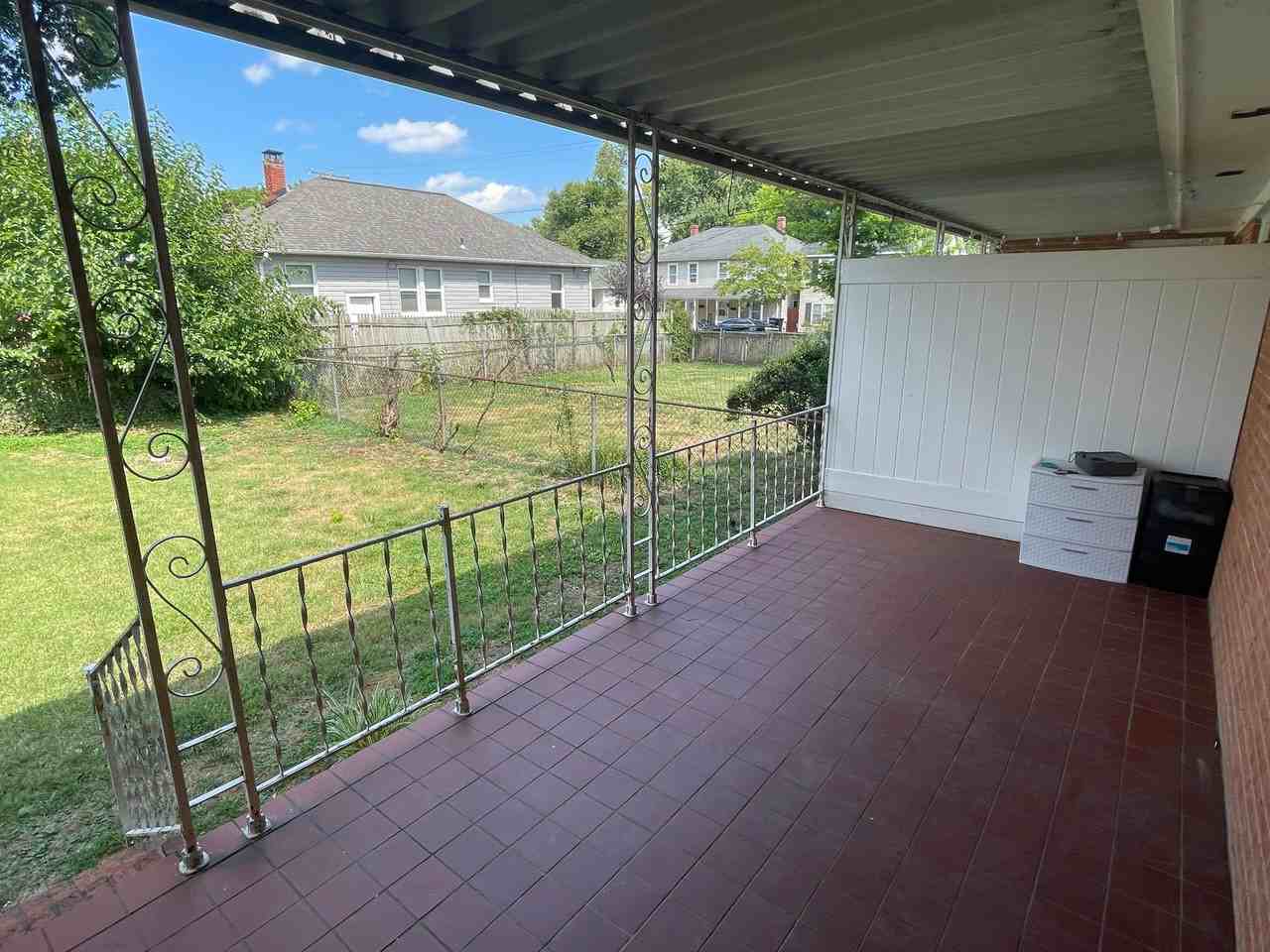 1703 Washington Ave - Photo 3 of 16